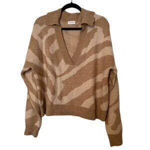 Vestique Tan and Cream V-Neck Cropped Sweater with Zebra Stripes